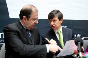 Juan Vicente Herrera y el presidente de la región Norte de Portugal, Carlos Lage. Juan Vicente Herrera y el presidente de la región Norte de Portugal, Carlos Lage.