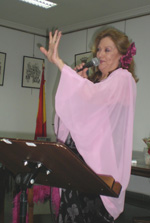Olga Ramos, durante su conferencia cantada. Olga Ramos, durante su conferencia cantada.