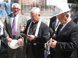 El leonés monseñor David Arias Pérez, obispo de New Jersey, bendijo la obra. El leonés monseñor David Arias Pérez, obispo de New Jersey, bendijo la obra.