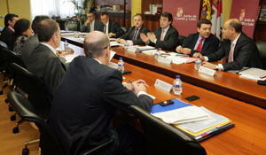 El consejero Fernández Mañueco, durante la constitución del Patronato de la Fundación de la Ciudadanía en el Exterior. El consejero Fernández Mañueco, durante la constitución del Patronato de la Fundación de la Ciudadanía en el Exterior.