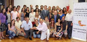 Los dirigentes de la Junta posan con los miembros de la Subcomisión de Jóvenes. Los dirigentes de la Junta posan con los miembros de la Subcomisión de Jóvenes.