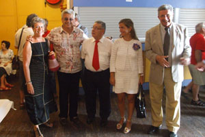 Victoria Cristóbal y Luis Iglesias –ambos en el centro–, junto a otras autoridades. Victoria Cristóbal y Luis Iglesias –ambos en el centro–, junto a otras autoridades.
