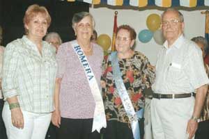 Ana María Navarro y ‘Tito’ Barroso, secretaria y presidente de la Fundación Garajonay, respectivamente, junto a las romeras.