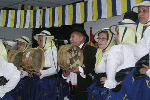 Antonio Conrado interpreta un romance gomero dedicado a Guillermina Hernández.
