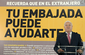 Moratinos presentó la campaña para que los residentes en el exterior puedan obtener informacion clara y sencilla. Moratinos presentó la campaña para que los residentes en el exterior puedan obtener informacion clara y sencilla.
