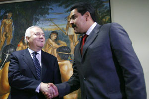 Miguel Ángel Moratinos saluda a su homólogo venezolano, Nicolás Maduro, durante una visita anterior a Venezuela. Miguel Ángel Moratinos saluda a su homólogo venezolano, Nicolás Maduro, durante una visita anterior a Venezuela.