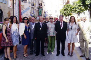 Miembros de la Junta Directiva y autoridades locales asistentes a la procesión de Santiago. Miembros de la Junta Directiva y autoridades locales asistentes a la procesión de Santiago.