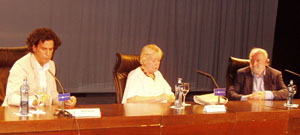  De izda. a dcha., Pedro Zerolo, Montserrat Julió y Diego Carcedo, durante el acto en la Casa de América.