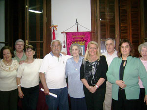 Los nuevos miembros de la comisión directiva del Centro Madrileño del Rosario tras la asamblea general. Los nuevos miembros de la comisión directiva del Centro Madrileño del Rosario tras la asamblea general.