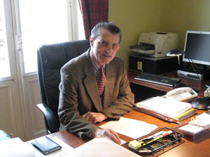 Guillermo Brugarolas, nuevo cónsul general en Uruguay, en su despacho. 