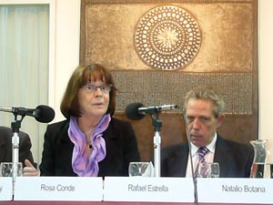 Rosa Conde y Rafael Estrella, durante la presentación. 