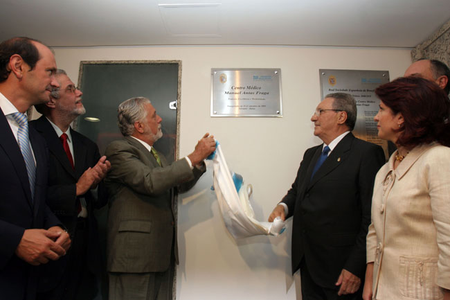 El gobernador de Bahía, Jacques Wagner, y Manuel Antas Fraga inauguran el nuevo centro médico en presencia de Pilar Pin y Rafael Louzán, entre otras autoridades presentes en el acto. El gobernador de Bahía, Jacques Wagner, y Manuel Antas Fraga inauguran el nuevo centro médico en presencia de Pilar Pin y Rafael Louzán, entre otras autoridades presentes en el acto.