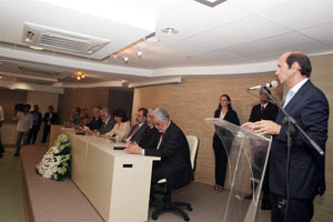 Rafael Louzán, durante su discurso en el acto de inauguración del centro médico.