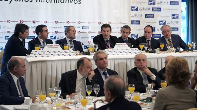 Núñez Feijóo volvió a pedir el voto exterior en urna en los Desayunos de Europapress en Madrid. Núñez Feijóo volvió a pedir el voto exterior en urna en los Desayunos de Europapress en Madrid.