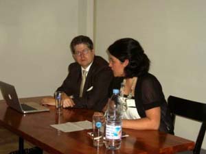 La charla contó con la presencia del economista Michael Flury. La charla contó con la presencia del economista Michael Flury.