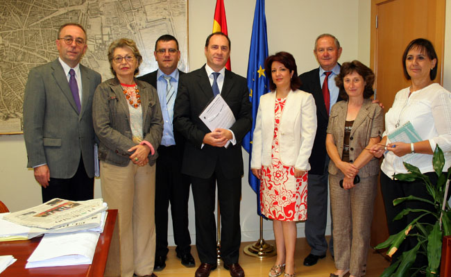 Pilar Pin, con la directiva de la Confederación. Pilar Pin, con la directiva de la Confederación.