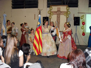 Momento en el que se produce el cambio de fallera. Momento en el que se produce el cambio de fallera.