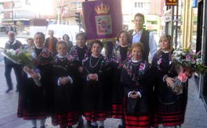   Las mujeres que acudieron ataviadas con el traje típico de Soria. 
