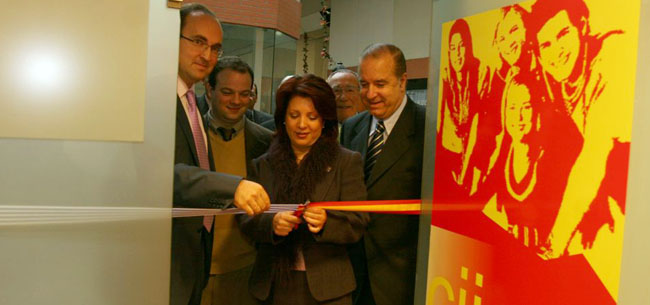 La directoral de la Ciudadanía Española en el Exterior inauguró el Centro de Información Juvenil situado en el Club Español de Montevideo.