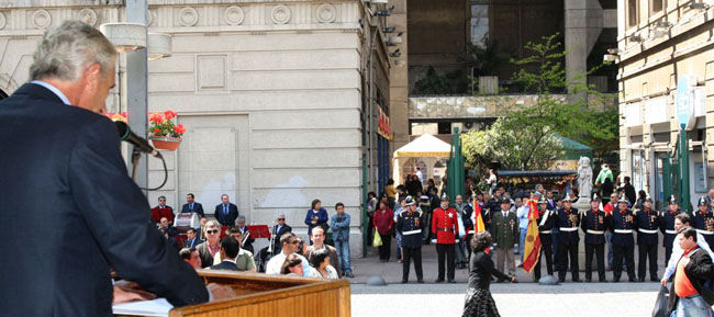 El viceconsejero Halffter, durante su discurso en el acto en Santiago.