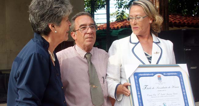 Isabel Jiménez fue nombrada ‘Presidenta de Honor’ de la Colonia en Cuba.