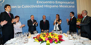 En la mesa principal estaban el presidente Felipe Calderón, Valentín Díez Morodo (a su izquierda), Javier Lozano y Manuel Alabart (a la derecha). En la mesa principal estaban el presidente Felipe Calderón, Valentín Díez Morodo (a su izquierda), Javier Lozano y Manuel Alabart (a la derecha).
