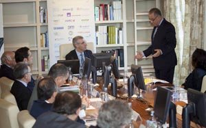 O conselleiro de Economía e Industria, Francisco Conde, clausurará a reunión do Círculo de Confianza da Fundación Inade. Na biblioteca do centro cultural de Afundación (rúa do Vilar, 19).
foto xoán crespo
29/10/14