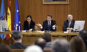 PARLAMENTO
11,00 h.- O mandatario galego, Alberto Núñez Feijóo, presidirá o acto de presentación do libro Memorias históricas sobre Australia e particularmente sobre a misión beneditina de Nova Nursia e os usos e costumes dos australianos, de Frei Rosendo Salvado. No Parlamento de Galicia (Pazo do Hórreo, s/n).
foto xoán crespo
12/12/14