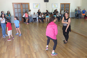 Una de las actividades de la Escuela de Asturianía.