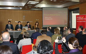Francisco Blanco, durante la presentación de las nuevas conexiones aéreas.