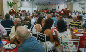 Cerca de 400 invitados asistieron a la celebración. 