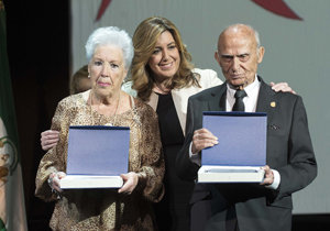 Susana Díaz, con María del Carmen Sánchez y Pablo Barragán.