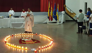 El presbítero Luis Omar Valecillos Paz, durante el santo evangelio.