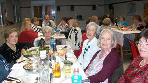 Algunos de los colaboradores participantes en la cena. 