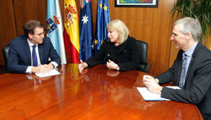 Núñez Feijóo, Virginia Greville y Francisco Conde, durante la reunión. 