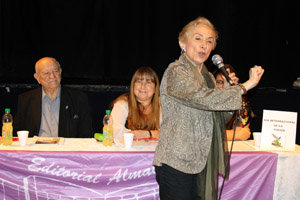 Poli Balestrini inauguró el encuentro recitando a Alfonsina Storni.