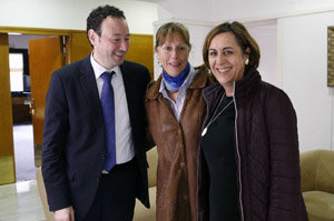 Guillermo Martínez, Esperanza Menéndez y Begoña Serrano, durante el encuentro. 