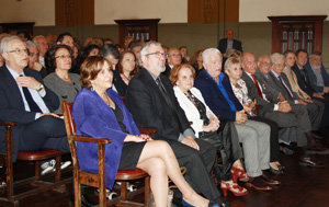Begoña Serrano y Paz Fernández en el homenaje a Venancio Blanco en el Centro Asturiano de Bueno Aires.