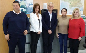 Sánchez Muñoz -en el centro-, con los directivos de FAER.