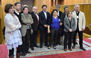 Rodríguez Miranda y Antonio Solana –a su dcha.–, con otros dirigentes en el Parlamento.