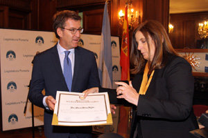 Alberto Núñez Feijóo recibe el título de 'Huésped de Honor'.