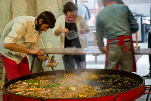 Se vendieron un total de 120 raciones de paella.