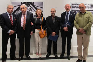 Pérez Vázquez y su mujer -en el centro-, José Ramón Ónega, Zarza, Hernández-Vallejo y Sánchez-Soto, 