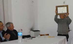 Luis García, con el título de Personalidad destacada de la colectividad.
