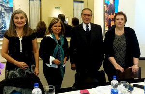 Analía Montórfano y Patricia Nobilia, acompañados por Liliana Fuentes y Pedro Bello, al término de la exposición.
