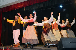 Actuación de la Agrupación Folklórica ‘Miña Terra’.