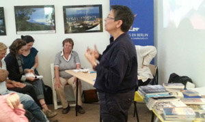María Gutiérrez, durante la presentación de su obra en Canarias. 