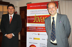 Héctor Guisado, expositor, y José Manuel Besteiro, coordinador del Programa de Jóvenes, de la Asociación Hispano Argentina de Profesionales.