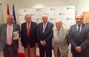 De izda.a a dcha.: Santiago Lorenzo Sueiro, José Ramón Ónega, Romay Beccaría, Enrique Santín y Julio Lage.