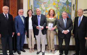 José Ramón Ónega, Darío Villanueva, Romero, Alfonso S. Palomares, Mariluz Barreiros, Luis María Ansón y Carlos G. Reigosa